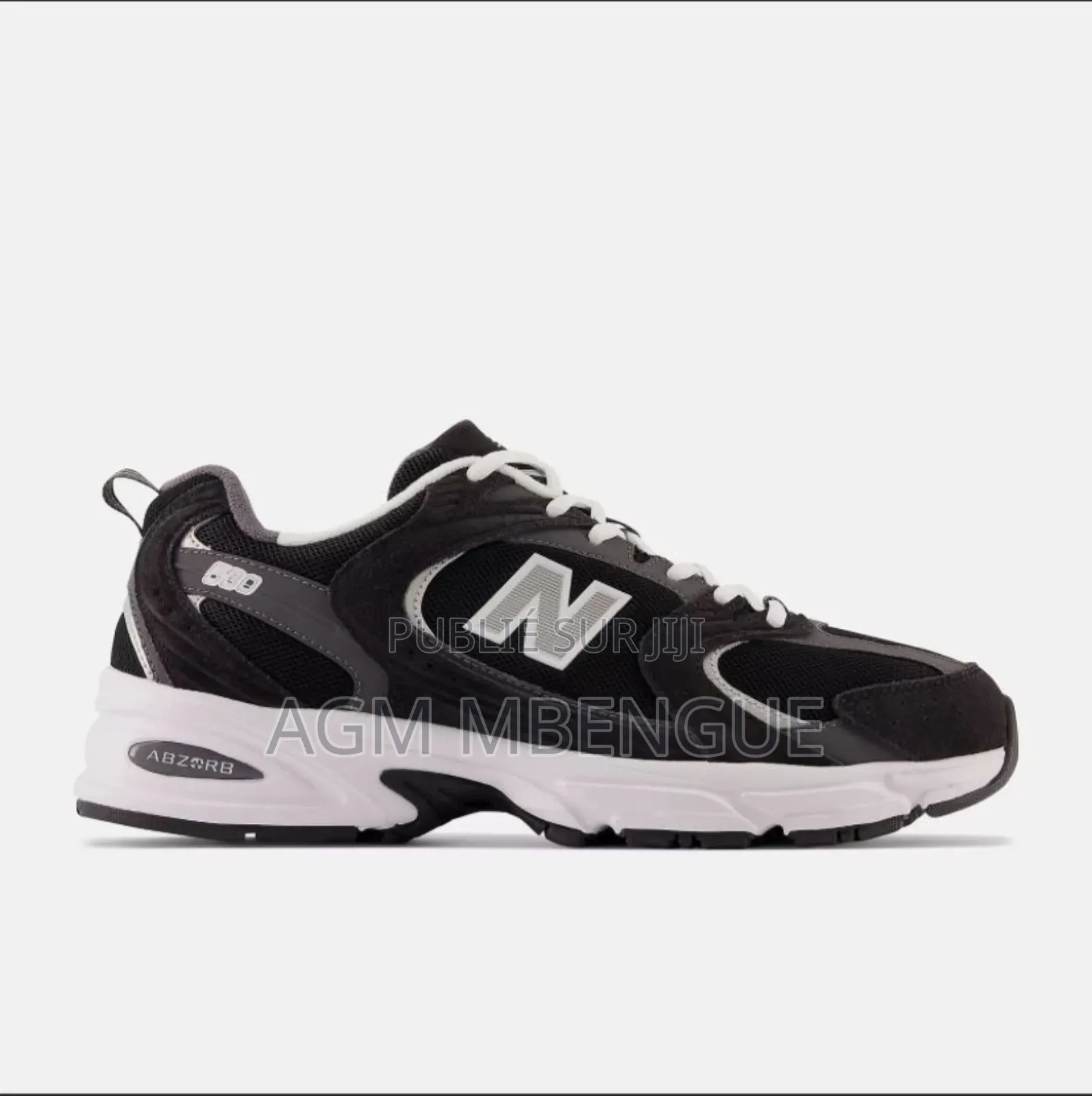 New Balance Couleur Blanc Noir Gris Disponible Mais Pas Nombreux