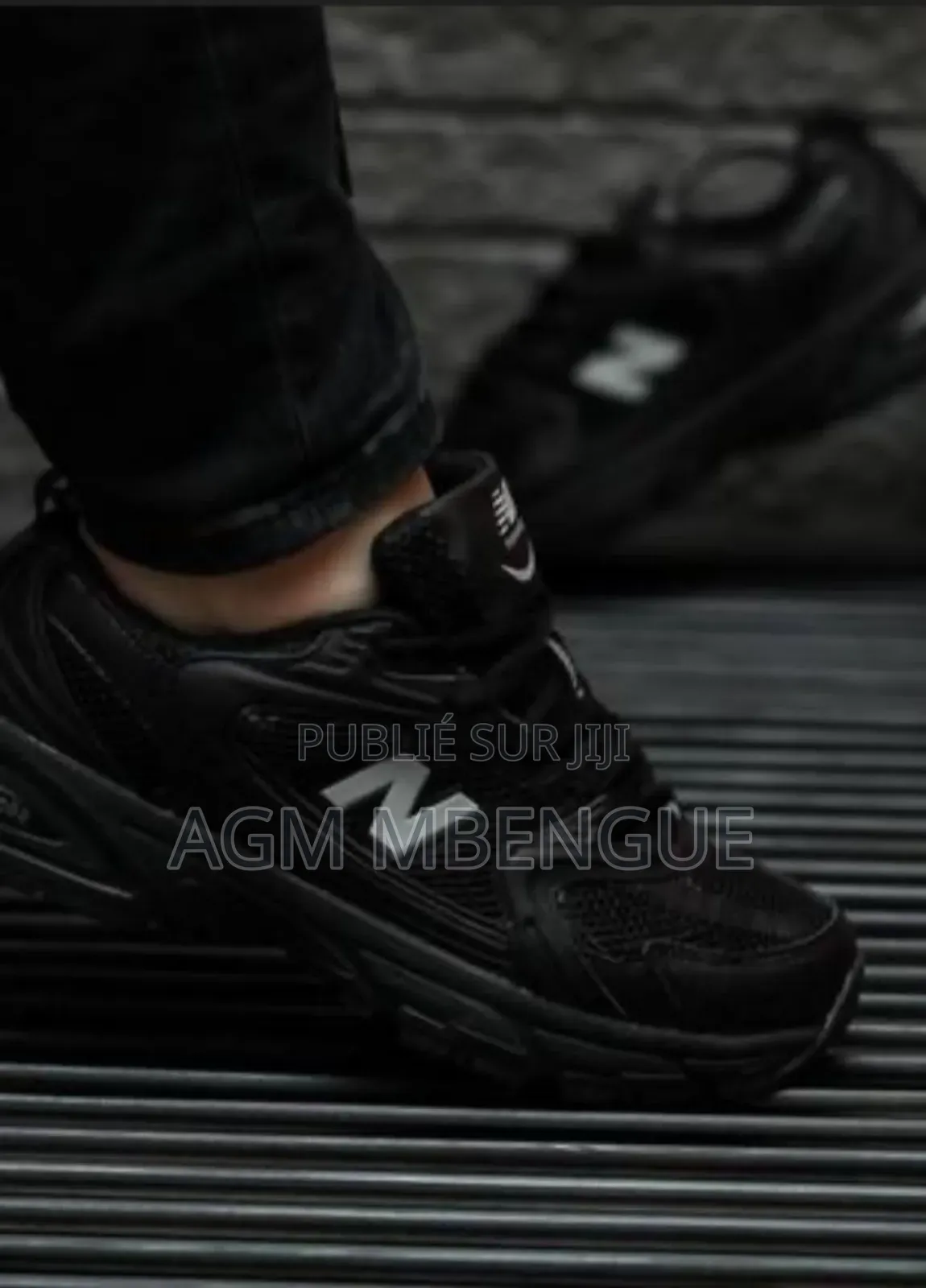 New Balance Couleur Blanc Noir Gris Disponible Mais Pas Nombreux