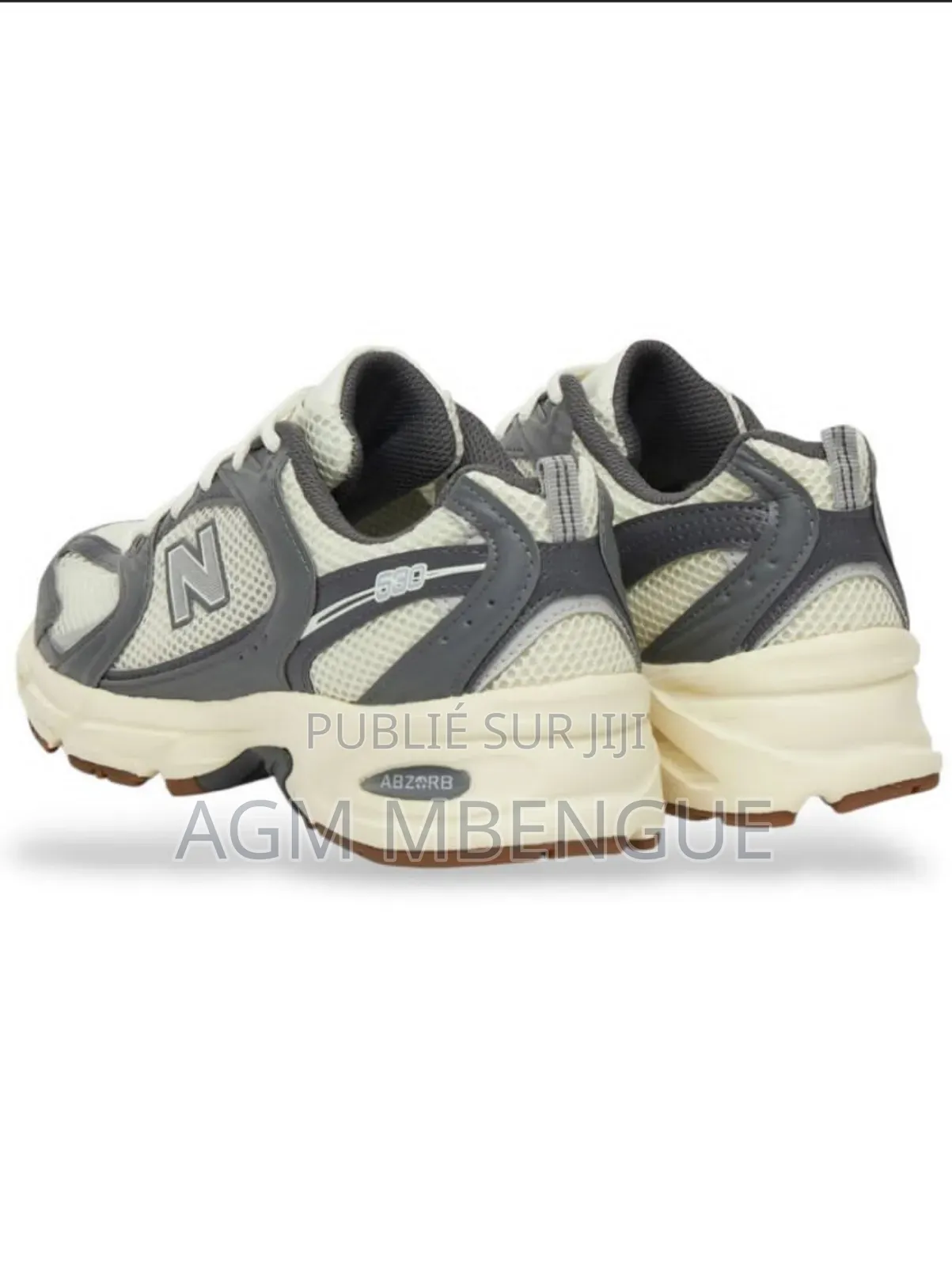 New Balance Couleur Blanc Noir Gris Disponible Mais Pas Nombreux