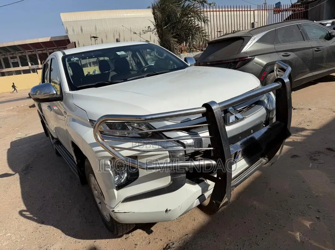 Nouveau Mitsubishi L200 2023 Blanc