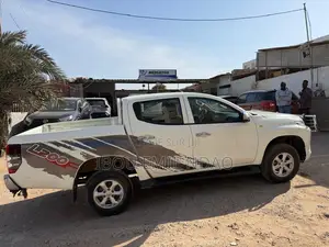 Nouveau Mitsubishi L200 2023 Blanc