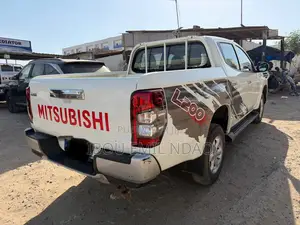 Nouveau Mitsubishi L200 2023 Blanc