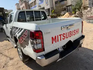 Nouveau Mitsubishi L200 2023 Blanc