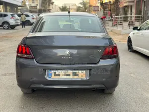 Peugeot 301 2022 Gris