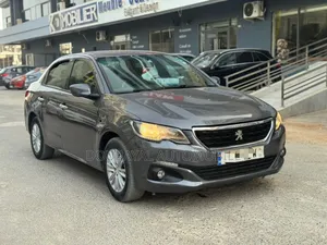 Peugeot 301 2022 Gris
