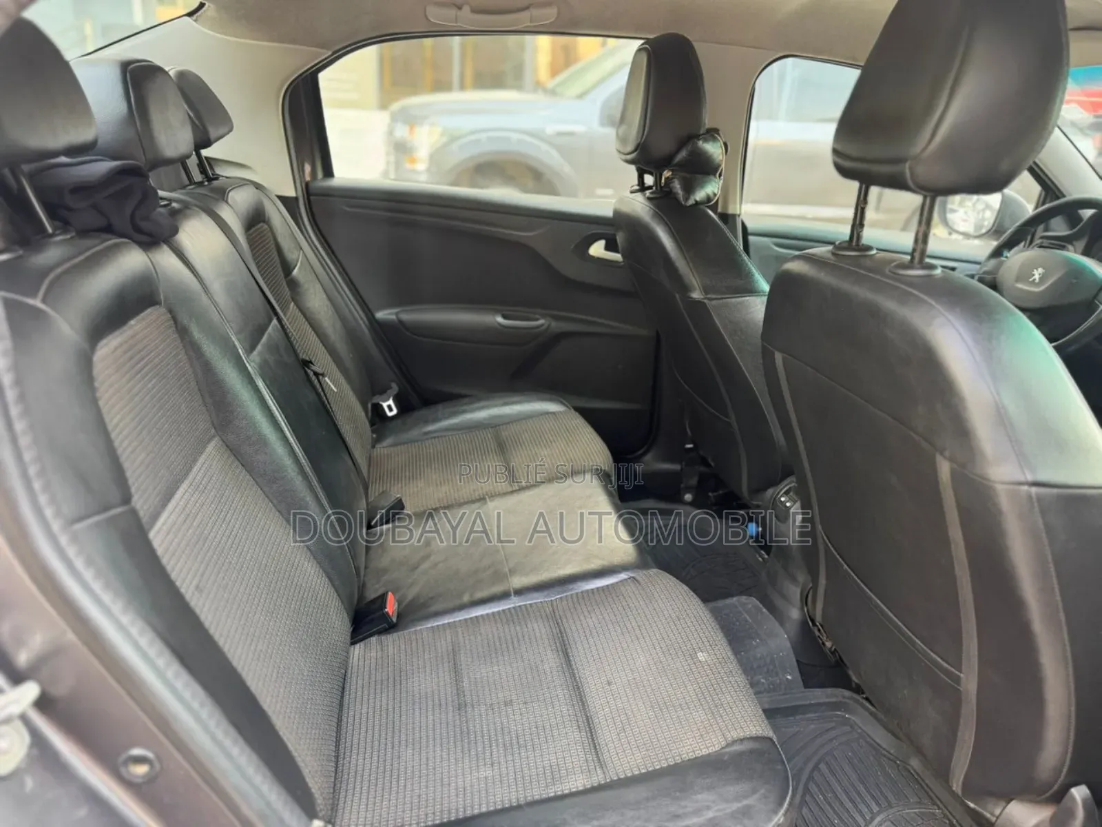 Peugeot 301 2022 Gris