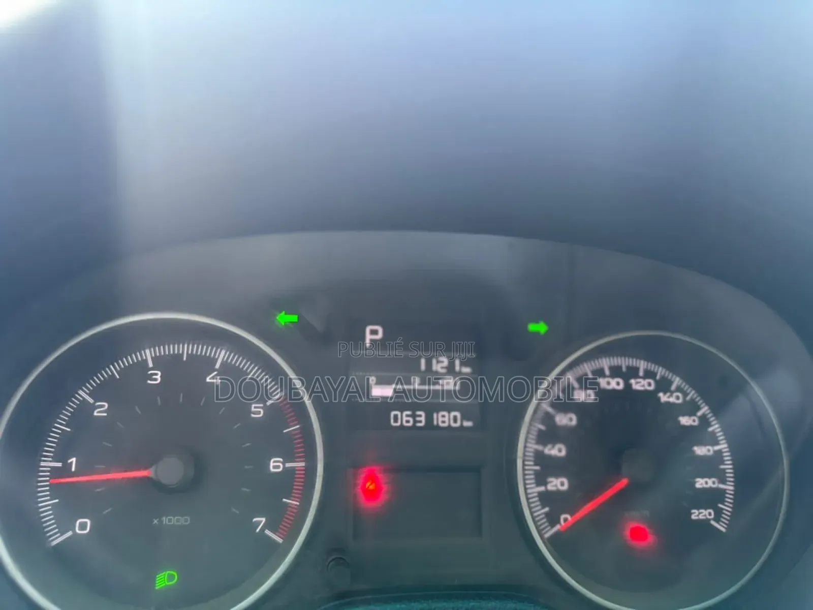 Peugeot 301 2022 Gris