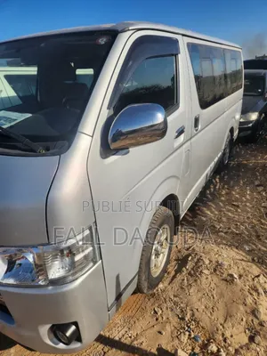 Toyota HiAce 2017 Blanc