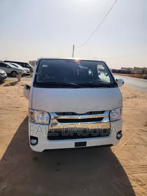 Toyota HiAce 2017 Blanc