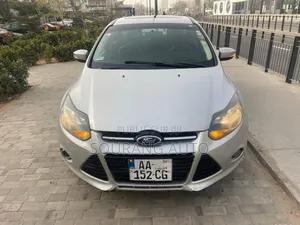 Ford Focus Titanium 5-Door 2013 Gris