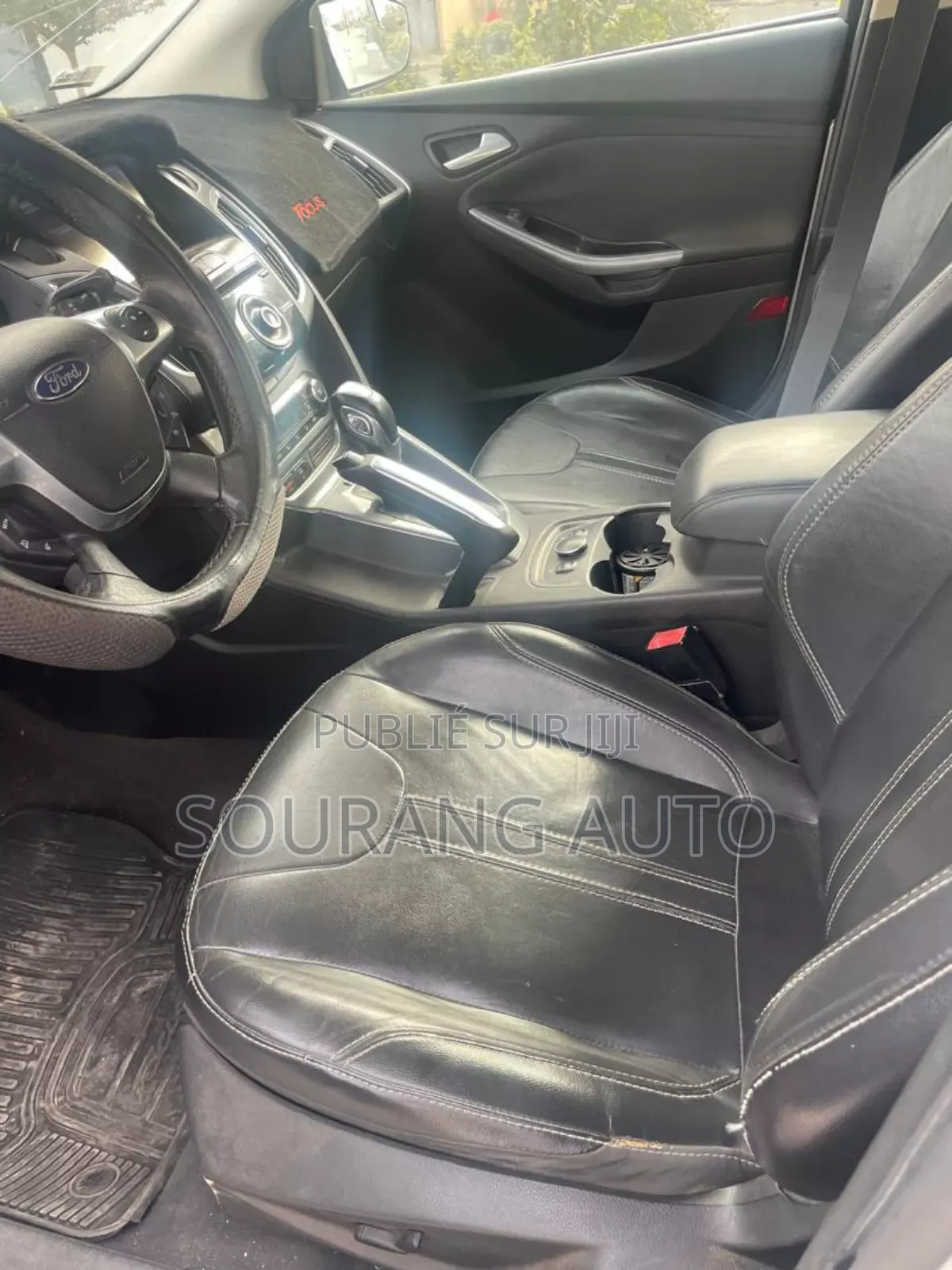 Ford Focus Titanium 5-Door 2013 Gris