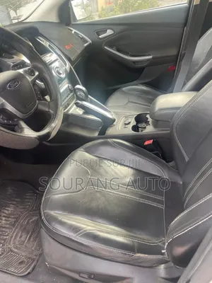 Ford Focus Titanium 5-Door 2013 Gris