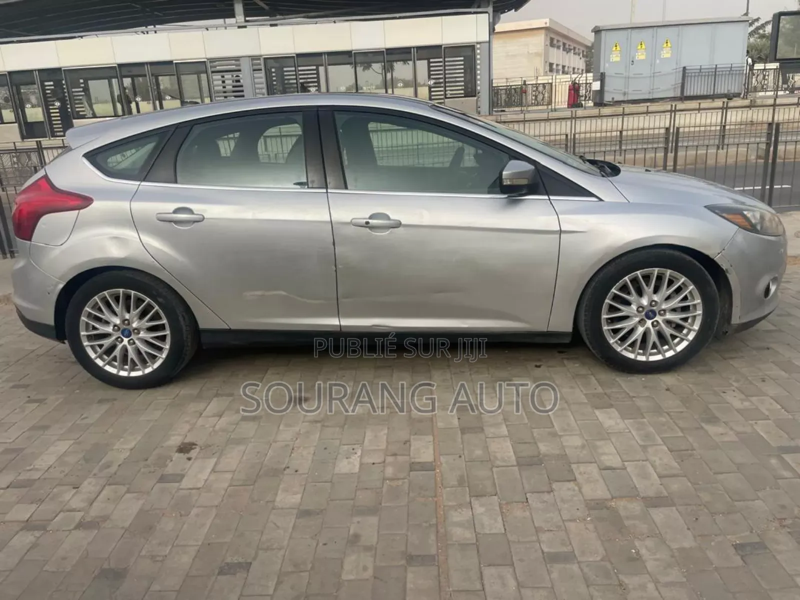 Ford Focus Titanium 5-Door 2013 Gris