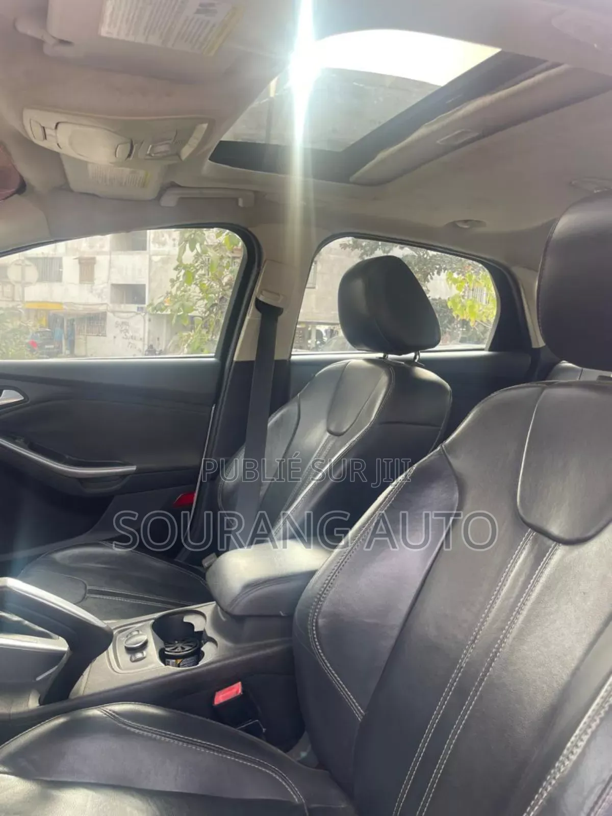 Ford Focus Titanium 5-Door 2013 Gris