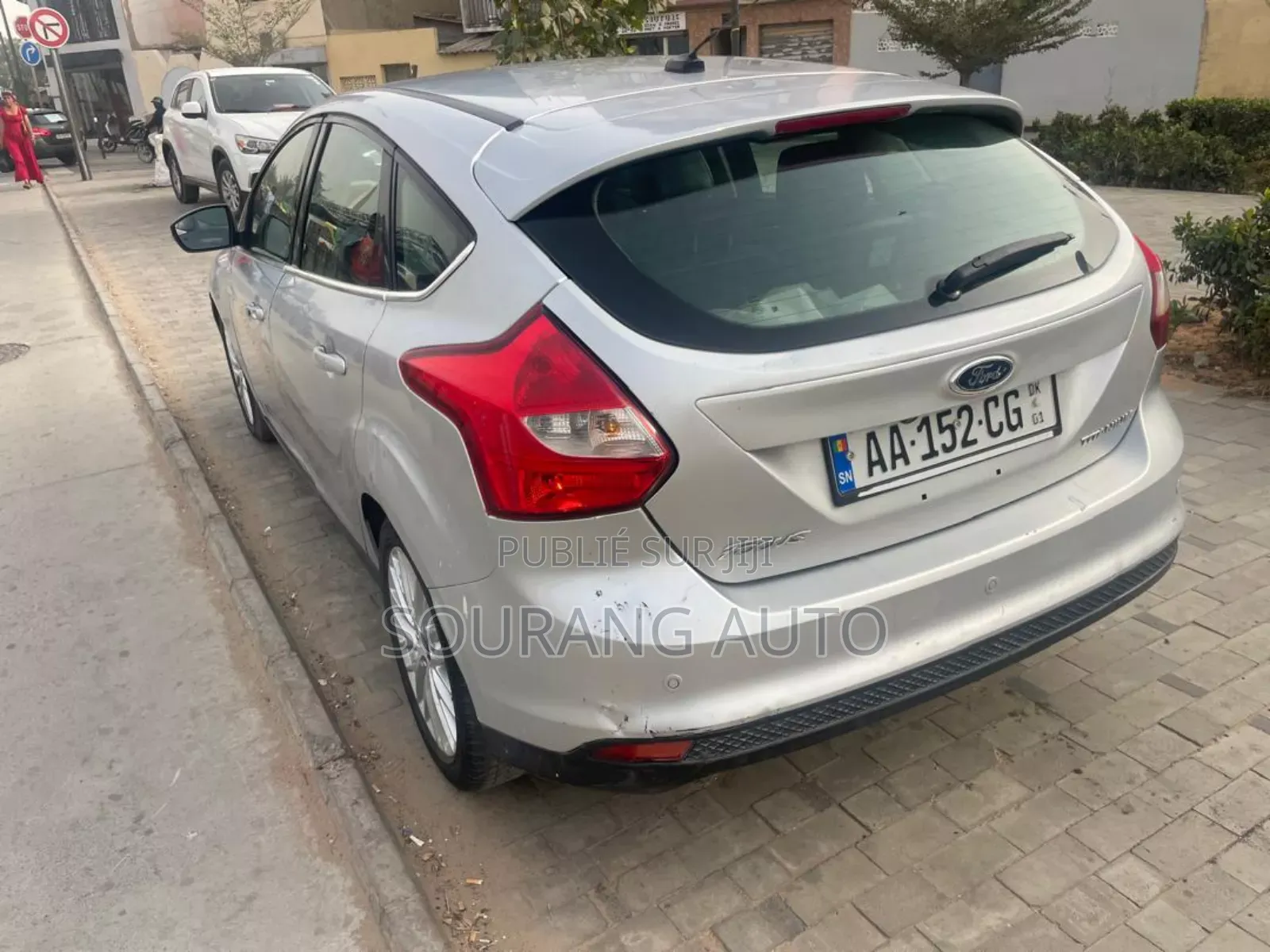 Ford Focus Titanium 5-Door 2013 Gris