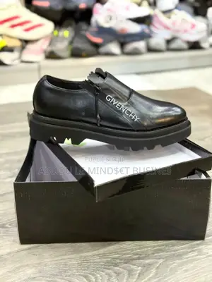 Chaussure De Ville Original Disponible