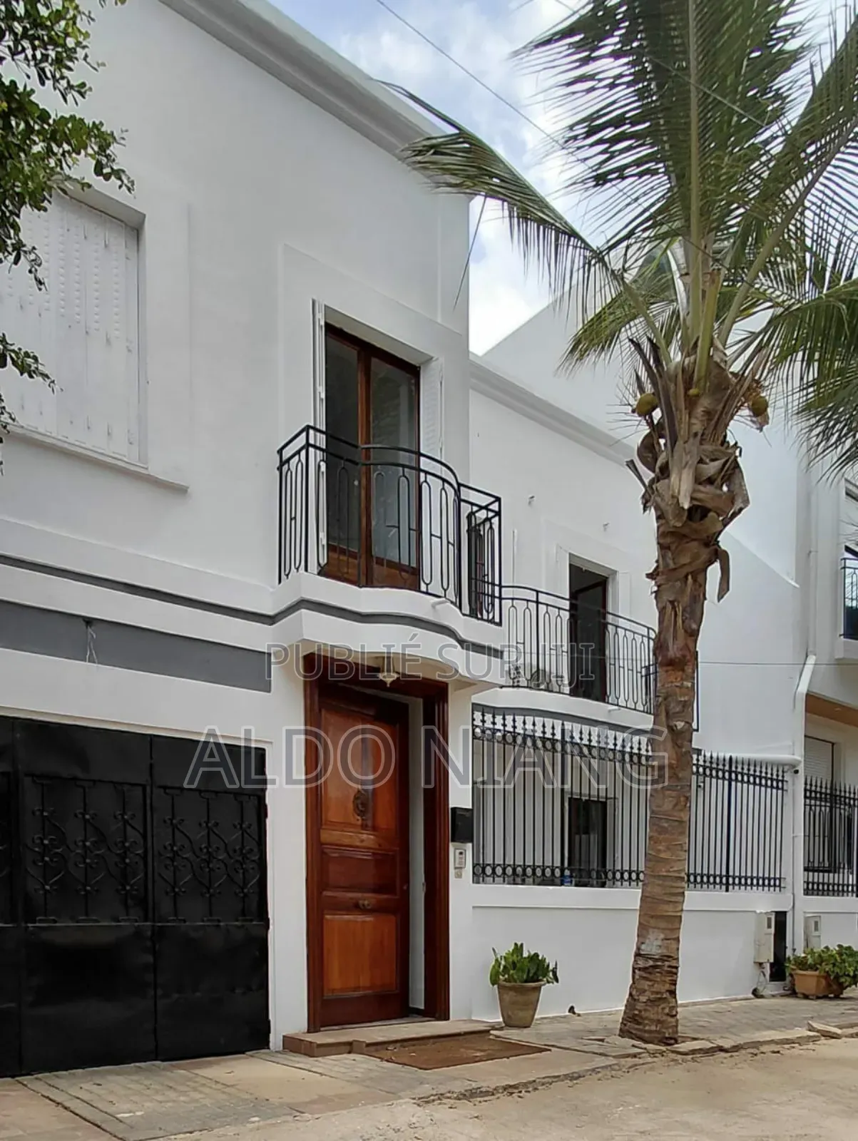 Furnished 5chbre Villa dans Limaldo Immo, Sicap-Liberté à Vendre