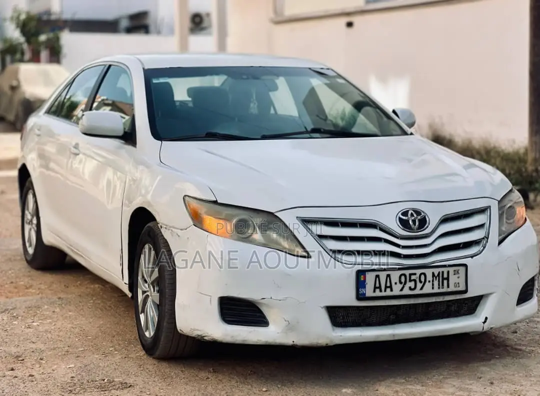 Toyota Camry LE 4dr Sedan (2.5L 4cyl 6AM) 2010 Blanc
