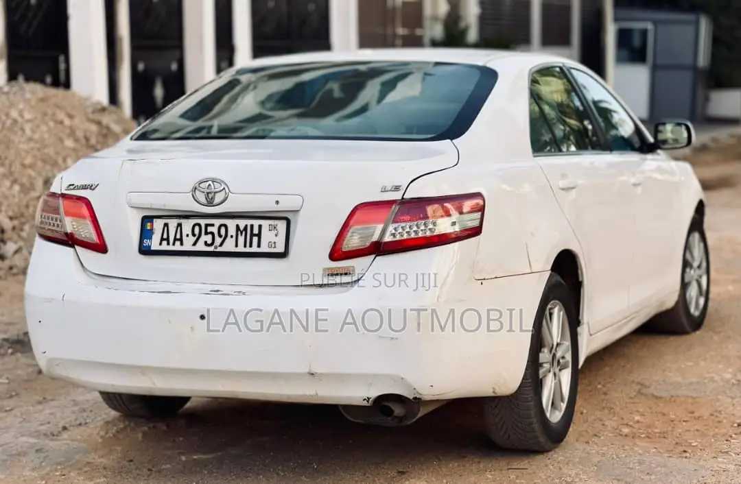 Toyota Camry LE 4dr Sedan (2.5L 4cyl 6AM) 2010 Blanc