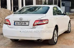 Toyota Camry LE 4dr Sedan (2.5L 4cyl 6AM) 2010 Blanc