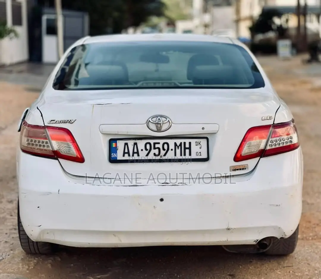 Toyota Camry LE 4dr Sedan (2.5L 4cyl 6AM) 2010 Blanc