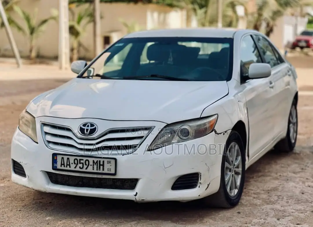 Toyota Camry LE 4dr Sedan (2.5L 4cyl 6AM) 2010 Blanc