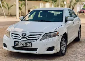 Toyota Camry LE 4dr Sedan (2.5L 4cyl 6AM) 2010 Blanc