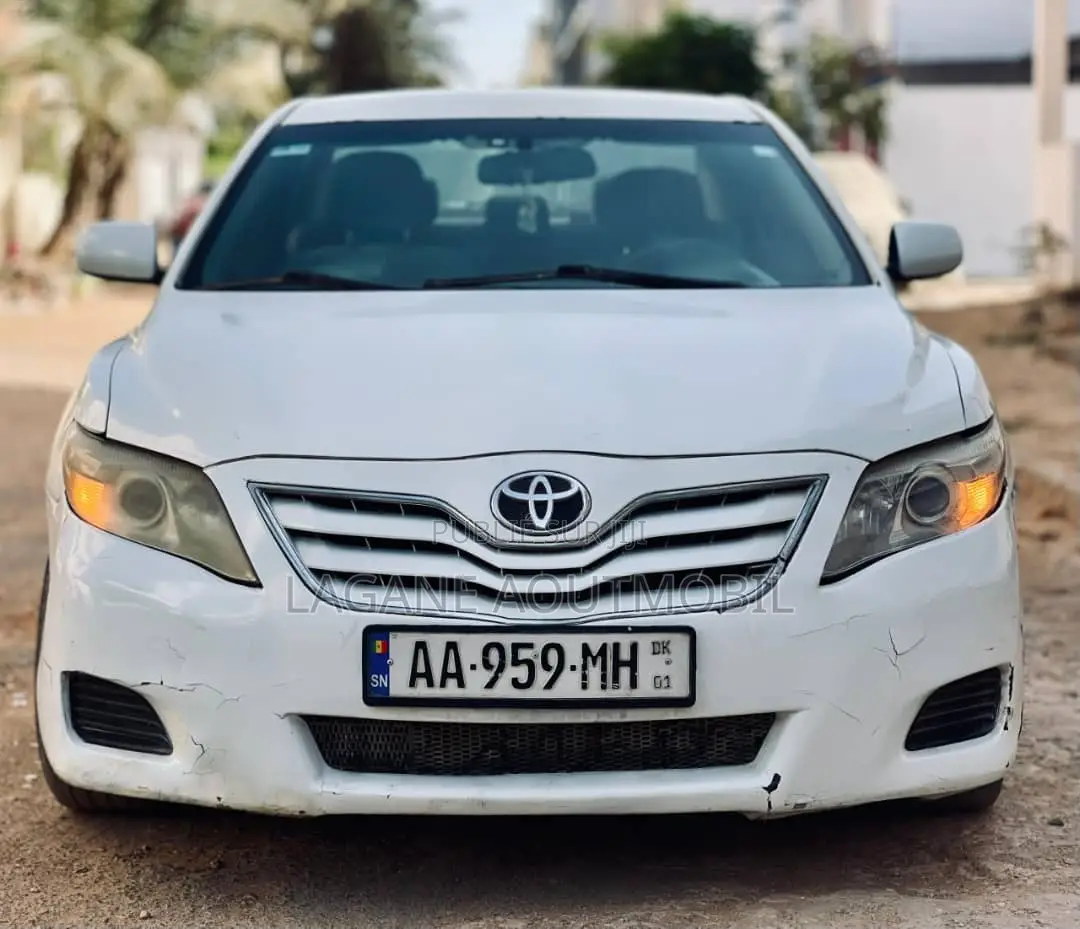 Toyota Camry LE 4dr Sedan (2.5L 4cyl 6AM) 2010 Blanc