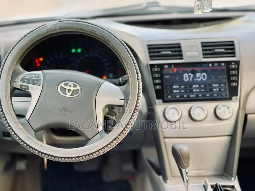 Toyota Camry LE 4dr Sedan (2.5L 4cyl 6AM) 2010 Blanc