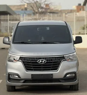 Hyundai Starex 2019 Gris