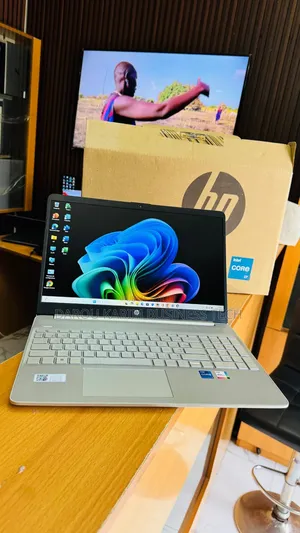 Nouveau Ordinateur portable HP 15S 16GB Intel Core i7 SSD 512GB