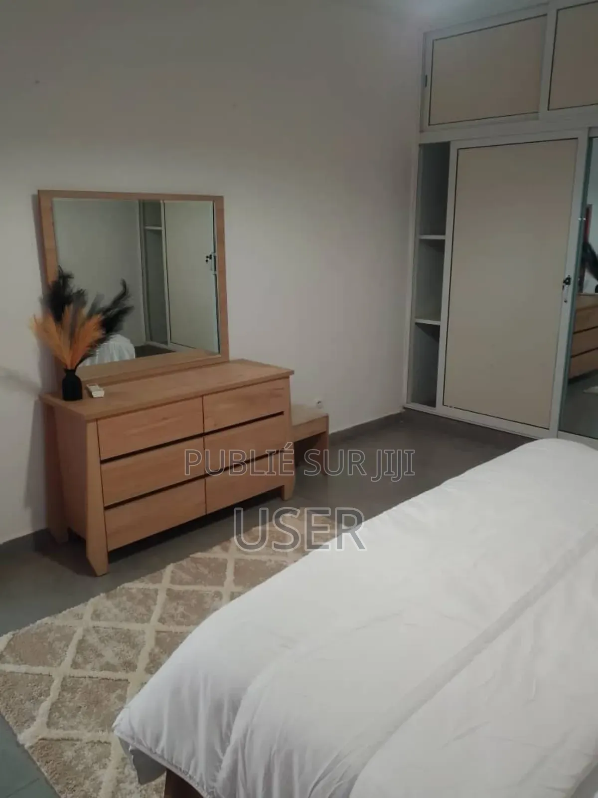 Furnished 3chbre Appartement dans Almadies à Vendre