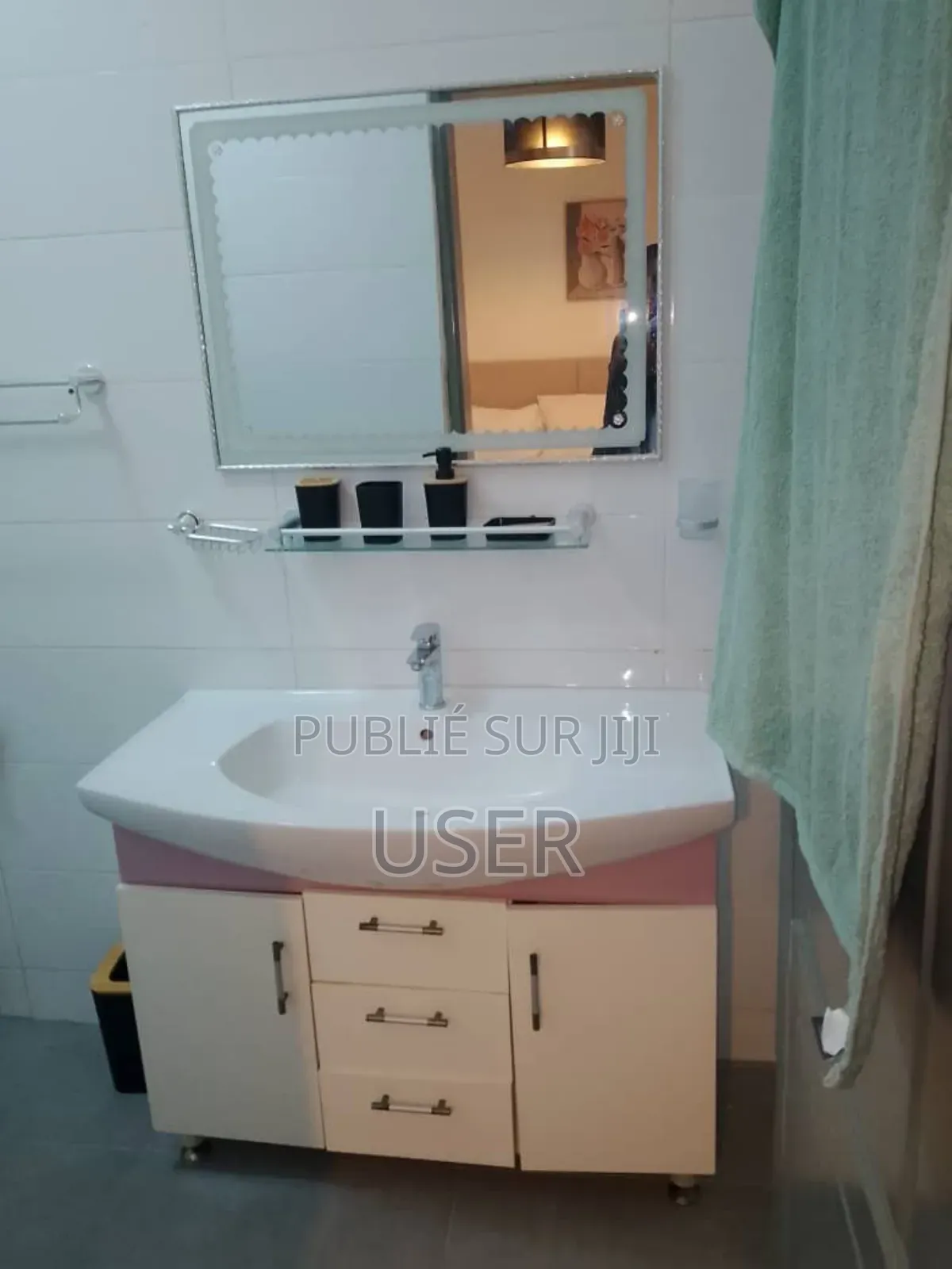 Furnished 3chbre Appartement dans Almadies à Vendre