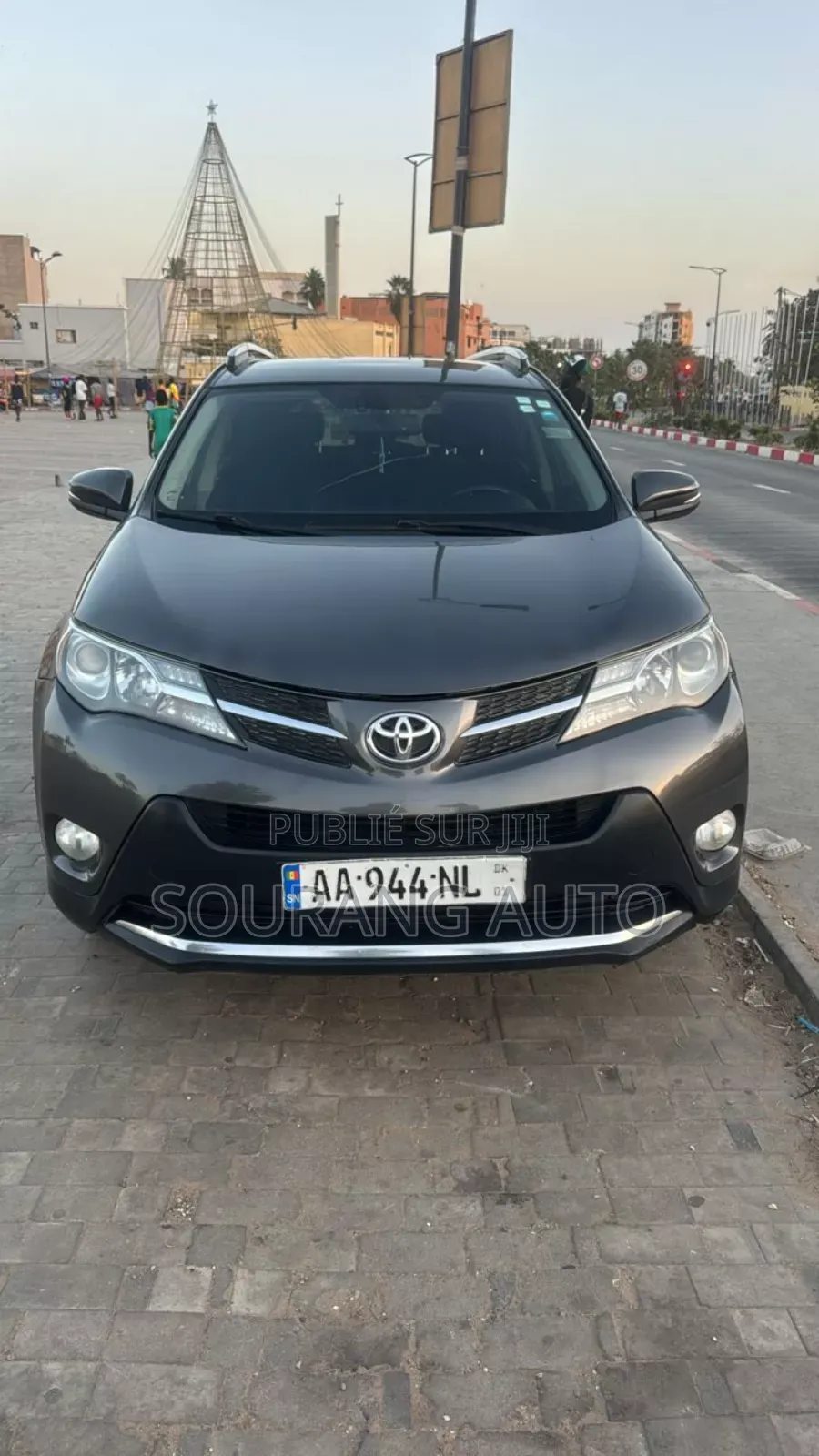 Toyota RAV4 XLE 4dr SUV (2.5L 4cyl 6A) 2015 Gris