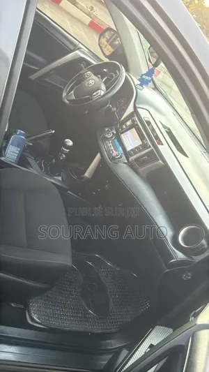 Toyota RAV4 XLE 4dr SUV (2.5L 4cyl 6A) 2015 Gris