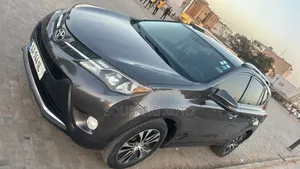 Toyota RAV4 XLE 4dr SUV (2.5L 4cyl 6A) 2015 Gris