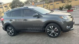 Toyota RAV4 XLE 4dr SUV (2.5L 4cyl 6A) 2015 Gris