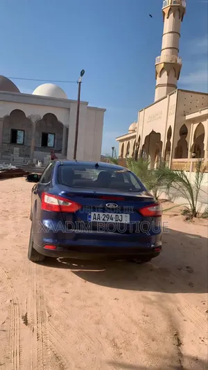 Ford Focus Titanium Sedan FWD (2.0L 4cyl 5M) 2013 Bleu