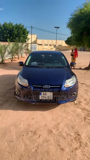 Ford Focus Titanium Sedan FWD (2.0L 4cyl 5M) 2013 Bleu