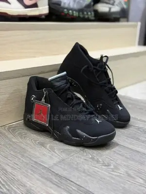 Shoes Jordan 14 Couleur Noir Original Disponible