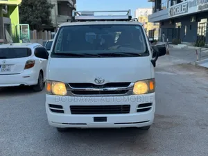 Toyota HiAce 2017 Blanc