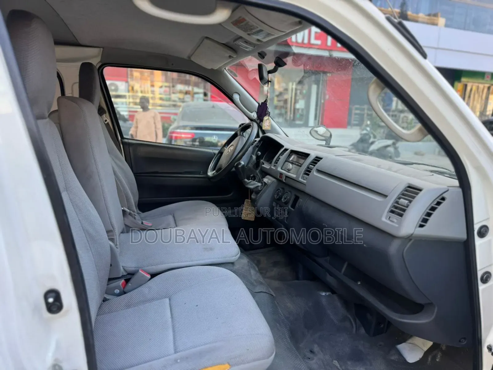 Toyota HiAce 2017 Blanc