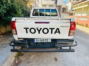 Toyota Hilux Revo Double Cab Deisel 2.4 RWD 2021 Blanc