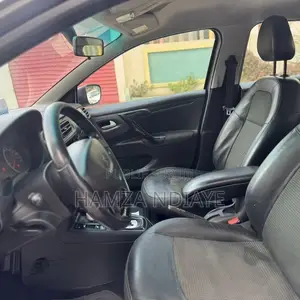 Peugeot 301 2021 Gris