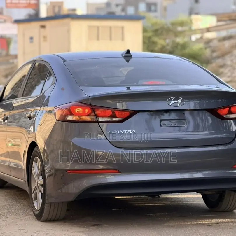 Hyundai Elantra 2017 Gris