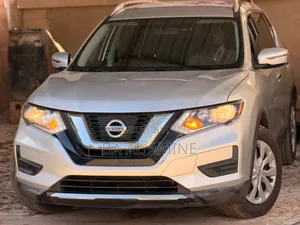 Nissan Rogue SV AWD 2018 Gris
