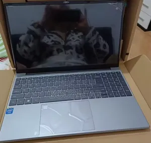 Nouveau Ordinateur de bureau Autre Autre 12GB Intel Core i3 SSD 256GB