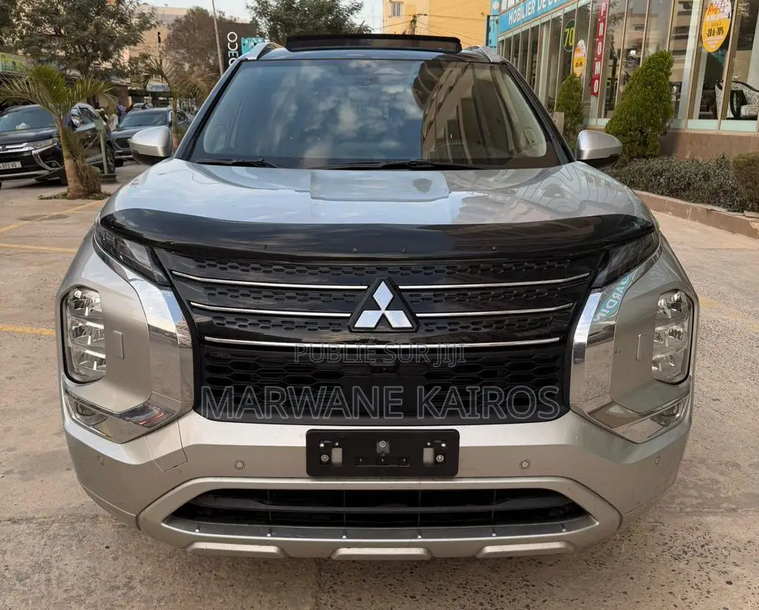 Mitsubishi Outlander 2023 Gris