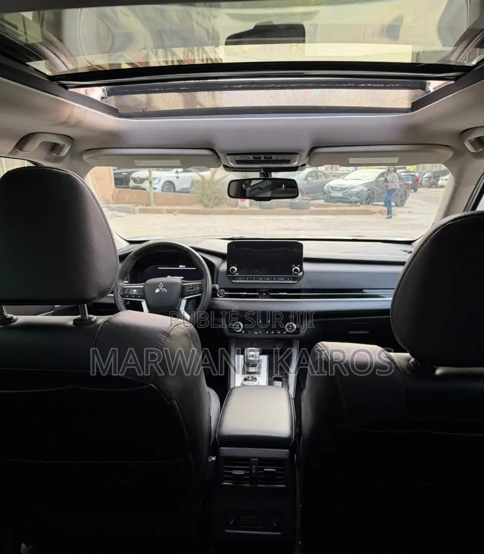 Mitsubishi Outlander 2023 Gris