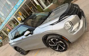 Mitsubishi Outlander 2023 Gris